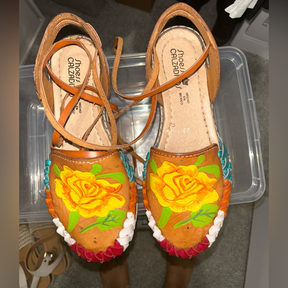 Women's Floral Leather Sandals - Multicolor